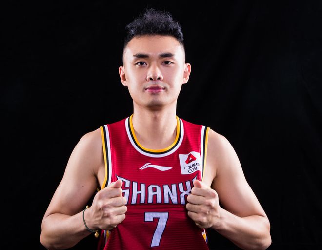 曾效力葡萄牙豪门本菲卡,前北京国安外援马努因车祸离世,终年43岁,其在2012年加盟国安,但仅出战7场比赛便与球队解约